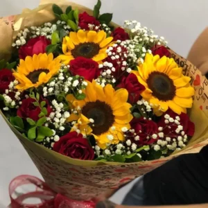 Buquê 12 Rosas e Girassois