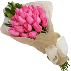 Buquê Rustico de 24 Rosas Rosa