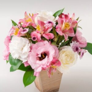 Arranjo de Cravos, Rosas e Astromélias