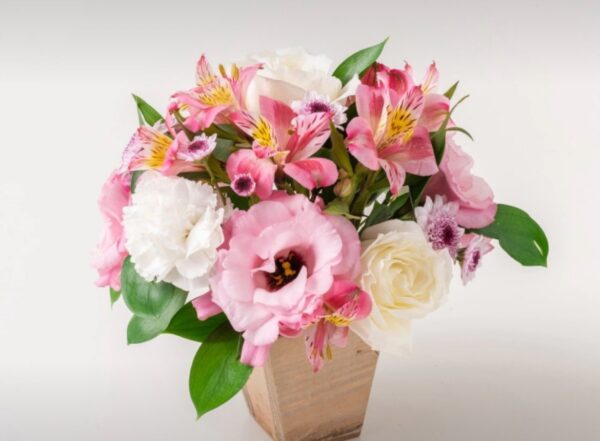 Arranjo de Cravos, Rosas e Astromélias