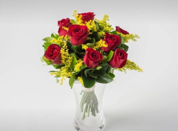 Arranjo de 8 Rosas Vermelhas em Vaso