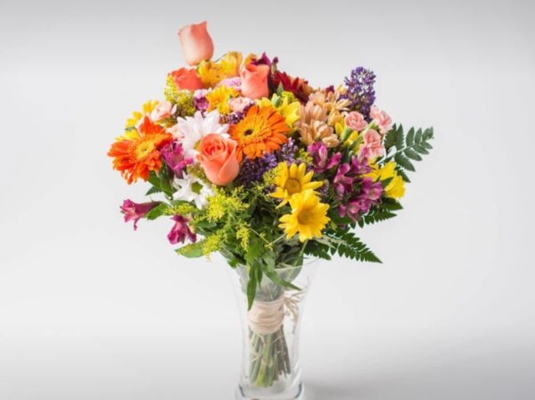 Arranjo Mediano de Flores do Campo Coloridas em Vaso