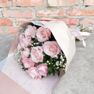 Buquê de 12 Rosas cor de Rosa
